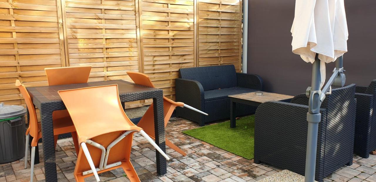 2 Bedrooms House With Enclosed Garden And Wifi At Slezska オストラヴァ エクステリア 写真