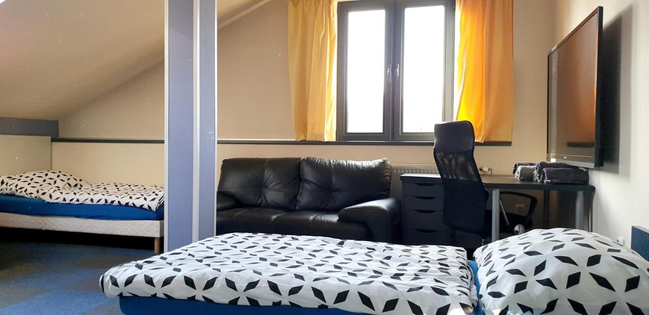 2 Bedrooms House With Enclosed Garden And Wifi At Slezska オストラヴァ エクステリア 写真