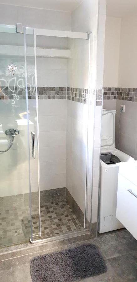 2 Bedrooms House With Enclosed Garden And Wifi At Slezska オストラヴァ エクステリア 写真